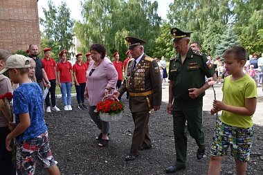 В Рязанском районе установили табличку героически погибшему в спецоперации капитану Виктору Панфилову