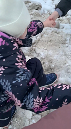 Рязанка пожаловалась на огромные сугробы у школы №23 для детей с особенностями развития