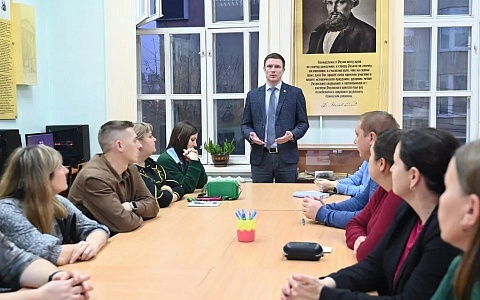 Рязанцев начали учить работе с отечественными операционными системами