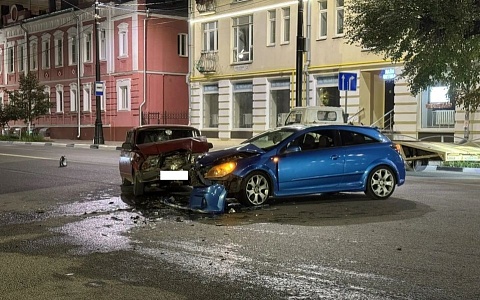 В Рязани два автомобиля столкнулись напротив ТЮЗа
