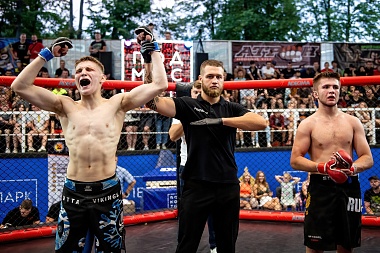 В рязанском Лесопарке прошёл турнир ММА «Битва за Рязань»