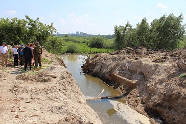 Незаконно вырытую траншею возле Дикой Утки начали засыпать - 62ИНФО Незаконно вырытую траншею возле Дикой Утки начали засыпать