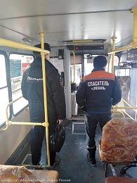 В Рязани полиция проконтролировала ношение масок в маршрутках центра города