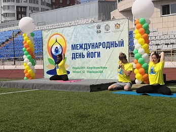 Рязанцы отметили Международный день йоги с доктором Савитой Хариш из Индии - 62ИНФО Рязанцы отметили Международный день йоги с доктором Савитой Хариш из Индии