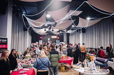 Рязанцы перед Новым годом приютили 10 бездомных животных на выставке 