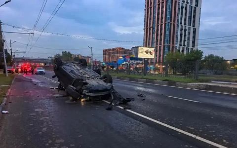 В Рязани мужчина пострадал в ДТП с перевернувшейся иномаркой