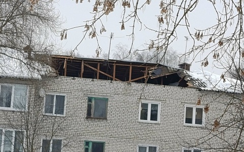 В Касимове жильцы многоквартирного дома остались без крыши из-за снега