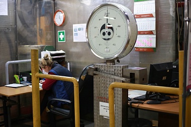 Американскому специалисту по бережливому производству показали работу кожзавода 