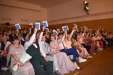 Фоторепортаж: в Рязанской области прошли выпускные и церемонии вручения аттестатов