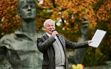 В центре Рязани прошел поэтический митинг к 130-летию со дня рождения Есенина