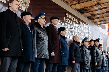 Павел Малков поздравил Рязанское училище ВДВ со 107-летием