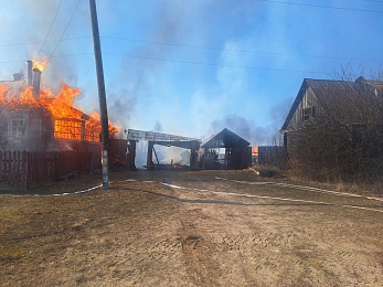 В Спасском районе сгорели два нежилых дома