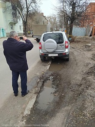 В Рязани составили 74 административных акта за парковку на зелёных зонах за неделю 