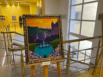 Держит кисть в зубах: в Рязани представили выставку "Творчество без рук" - 62ИНФО Держит кисть в зубах: в Рязани представили выставку "Творчество без рук"