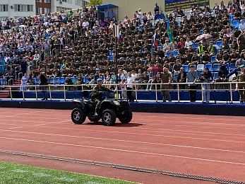 В Рязани День ВДВ отметили показательными выступлениями десантников и прыжками с парашютом