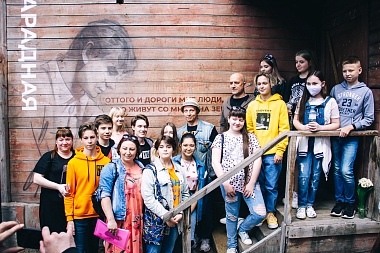 Охлобыстин и Прилепин украсили фасад будущего «Есенин-Центра» в Рязани