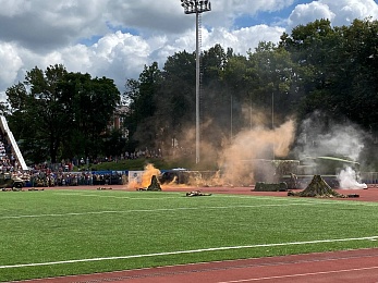 В Рязани День ВДВ отметили показательными выступлениями десантников и прыжками с парашютом