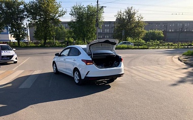 Появились фото с места наезда Hyundai на пешехода на Скорбященском проезде 