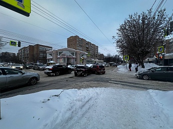 В Рязани Geely и Nissan попали в ДТП на перекрестке Грибоедова и Вознесенской