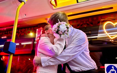 Рязанцы поженились в троллейбусе