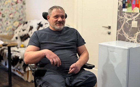 Рязанский филиал фонда «Защитники Отечества» обеспечил ветерана СВО современной коляской-вездеходом