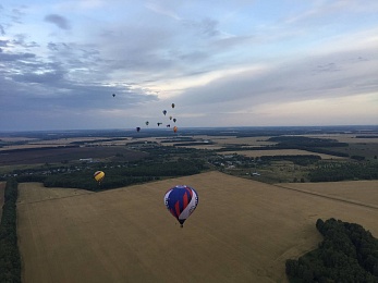 Фоторепортаж: пилоты «Неба России» пролетели на воздушных шарах над Рязанской областью - 62ИНФО Фоторепортаж: пилоты «Неба России» пролетели на воздушных шарах над Рязанской областью