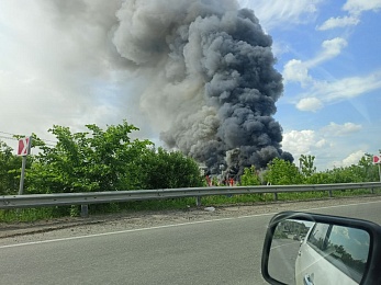 Под Рязанью столб дыма поднялся над Рыбным из-за пожара