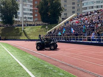 В Рязани День ВДВ отметили показательными выступлениями десантников и прыжками с парашютом