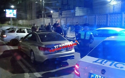 В Рязани перевернулась легковушка
