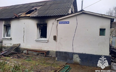 В Рыбном 15 человек и 5 машин тушили многоквартирный дом