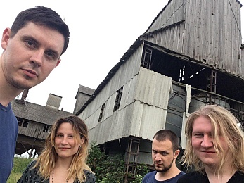 «Зовите в гости — мы приедем». Как Анфиса Охлобыстина снимает блог о Рязанской области