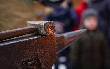 В рязанском Лесопарке прошел мастер-класс по кузнечному делу