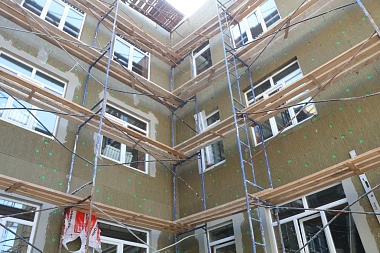 Сорокина осмотрела строительство нового детсада в Семчине