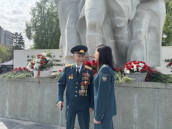В Рязани в 9 Мая на площади Победы возложили цветы к Вечному огню