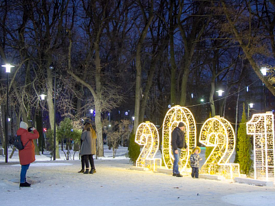 В парке в центре Рязани установили светящиеся цифры 2021