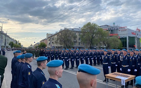 В Рязани встретили с парада Победы в Москве курсантов училища ВДВ В Рязани встретили с парада Победы в Москве курсантов училища ВДВ