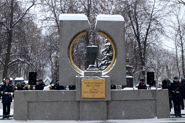 В День снятия блокады на Ленинградском кладбище Рязани возложили цветы