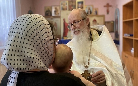 В Рязанском доме ребенка провели таинство крещения