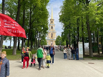 В Рязани у кремля 9 Мая открыли полевую кухню и показали трофейную технику