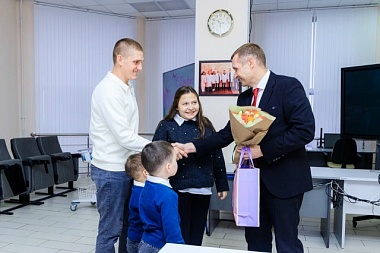 Три семьи, девять детей: в перинатальном центре прошла торжественная выписка