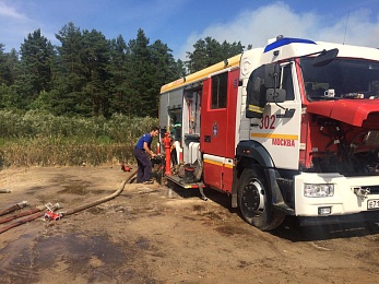 Фоторепортаж: лагерь пожарных в зоне ЧС — Деулино Рязанского района