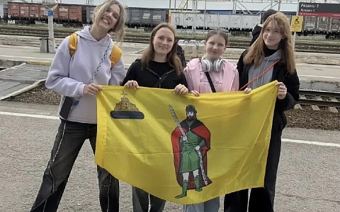 Четыре рязанские школьницы отправились в путешествие Москва – Владивосток