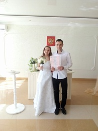 Рязанский ЗАГС выложил фотографии молодожёнов конца апреля