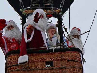 Рязанцев поздравили с наступающими праздниками с воздушного шара