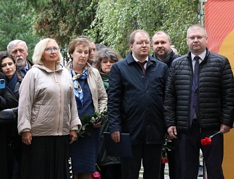 На фасаде РГУ имени Есенина установили мемориальную доску академику Анатолию Лиферову