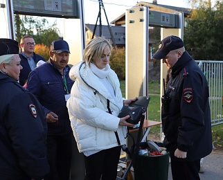 УМВД: 130-летие Сергея Есенина в Константинове отпраздновали 20 тысяч человек - 62ИНФО УМВД: 130-летие Сергея Есенина в Константинове отпраздновали 20 тысяч человек