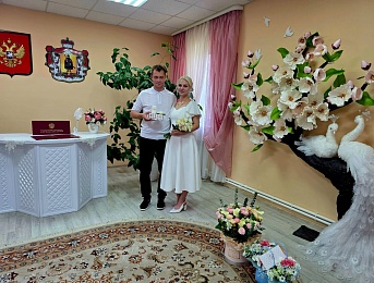 Огненные пары августа: Рязанский ЗАГС показал фото свадеб 