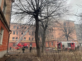Пожар в здании училища связи в Рязани. Фоторепортаж