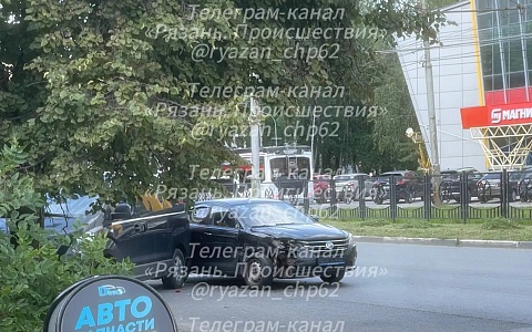 На улице Новоселов в Рязани столкнулись четыре автомобиля