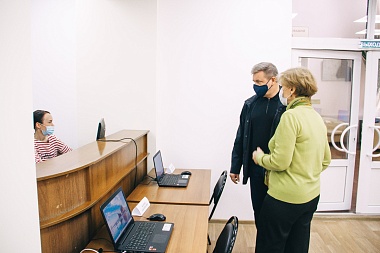 Любимов проверил работу Центра общественного наблюдения за выборами в Рязани - 62ИНФО Любимов проверил работу Центра общественного наблюдения за выборами в Рязани